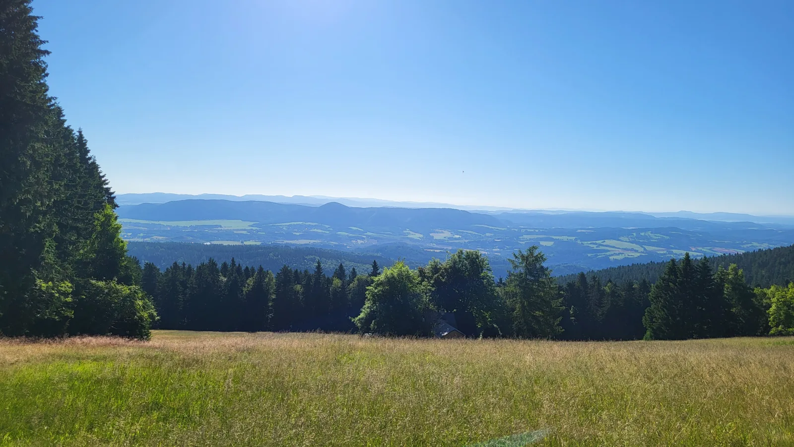 Krkonošským podhůřím kolem vojenských bunkrů