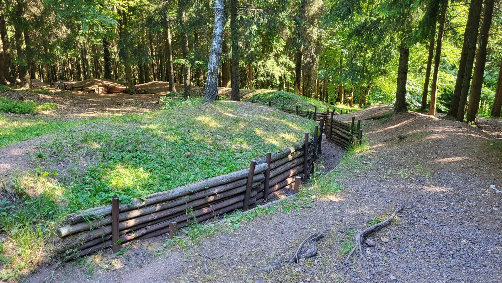 Krkonošským podhůřím kolem vojenských bunkrů